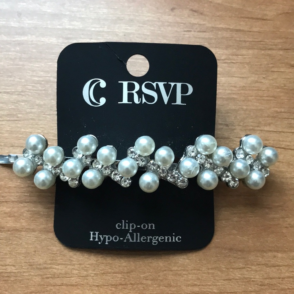 Pearl hair clip